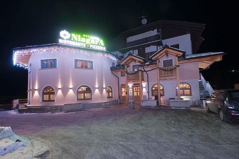 Hotel Niagara ออสซานา ภายนอก รูปภาพ